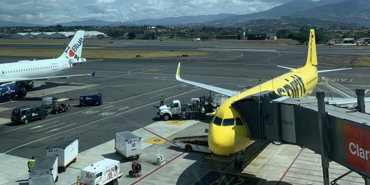 Elektrik kesintisi Kosta Rika’da hava sahasını kapattı