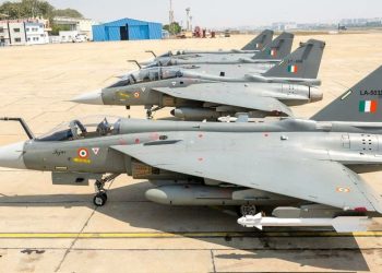 Hindistan, 97 yerli Tejas savaş uçağı için imza attı