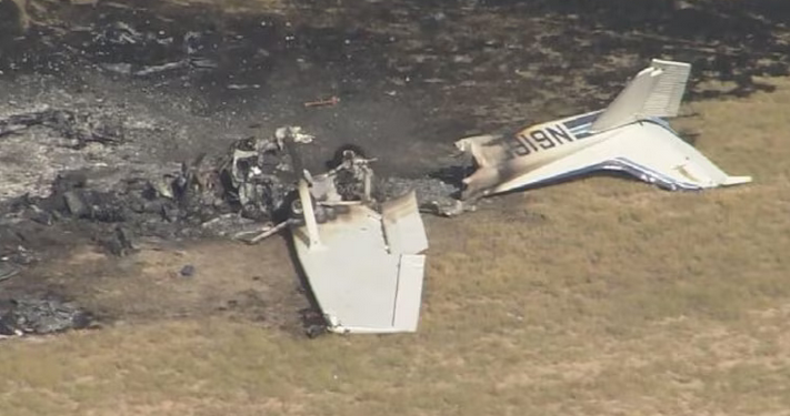 2 küçük uçak havada çarpıştı: 1 ölü, 3 yaralı