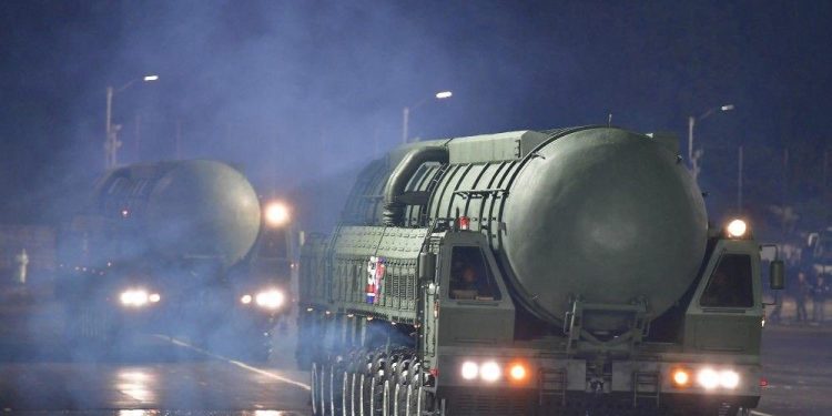 Kuzey Kore, en güçlü nükleer füzesini sergiledi: Hwasong-20