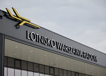 Polonya iki havalimanını askeri gerekçeyle kapattı