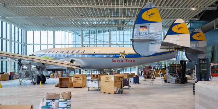 Lockheed Super Star’ın kuyruk bölümü başarıyla monte edildi