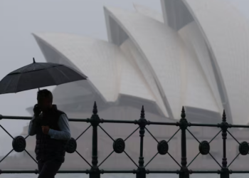 Fina fırtınası şehri vurdu: Elektrikler gitti, uçuşlar iptal