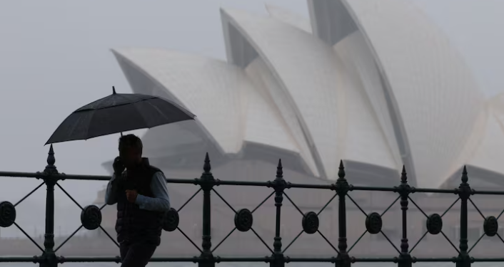Fina fırtınası şehri vurdu: Elektrikler gitti, uçuşlar iptal