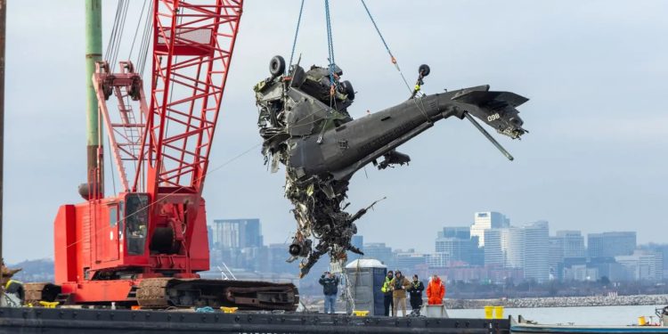 “Tarihin tekerrür etmesine neden olmamalıyız” NTSB’den uçak-helikopter kazası uyarısı