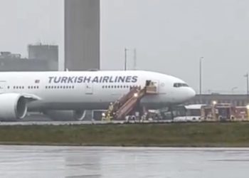 THY’nin Paris uçuşunda lastik patladı