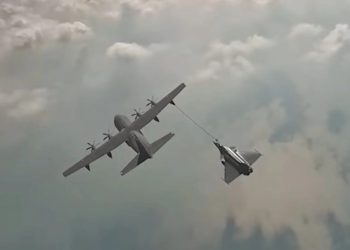 Fransa, KC-130J ile Rafale’a ilk kez havada yakıt ikmali yaptı