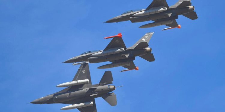Arjantin ilk F-16’larını teslim alıyor: Altı uçak yolda