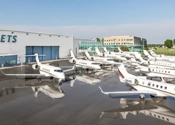 Dünyanın en büyük iş jeti filosu Starlink’e geçiyor