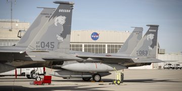 NASA filosuna iki F-15 katıldı