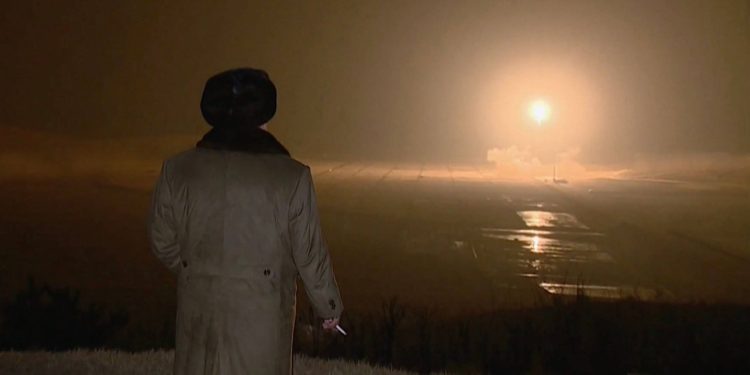 Kuzey Kore çok sayıda balistik füze fırlattı