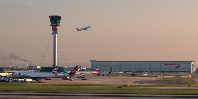 Heathrow 2025’i rekorlarla kapattı: Yolcu, kargo ve dakiklikte tarihi yıl