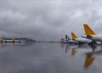 Fırtına İstanbul hava trafiğini felç etti: 97 uçuş iptal edildi