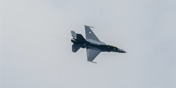 Tayvan’da F-16 denize düştü: Pilot aranıyor