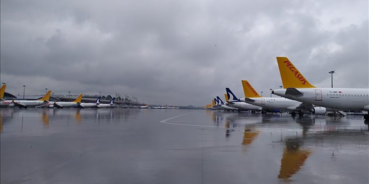 Kar yağışı nedeniyle İstanbul’da uçuşlara kısıtlama