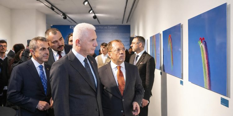 Güntay Şimşek’in Ara Hâl / Ara Zaman sergisi AKM’de açıldı