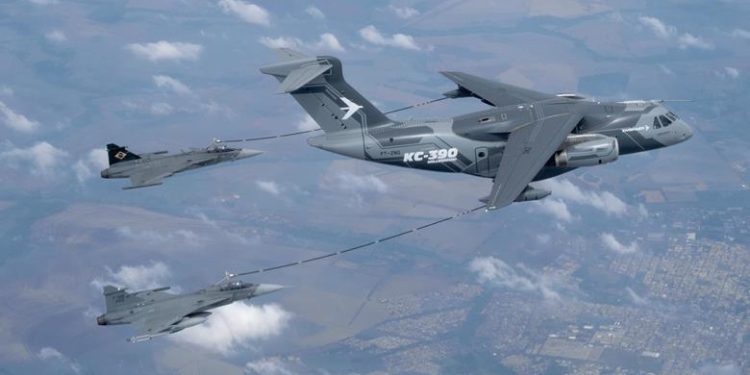 KC-390 nakliye uçağı tanker varyantına dönüşüyor