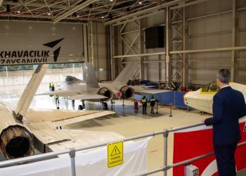 KAAN hangarında 3 uçak yan yana