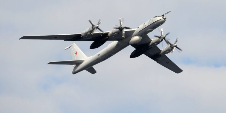 Rus TU-142 tespit edildi, ABD savaş uçaklarını havalandırdı